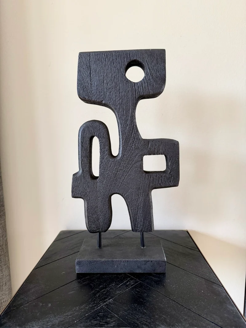 Ornament op voet SALA - 20x9,5x38,5cm - hout mat zwart