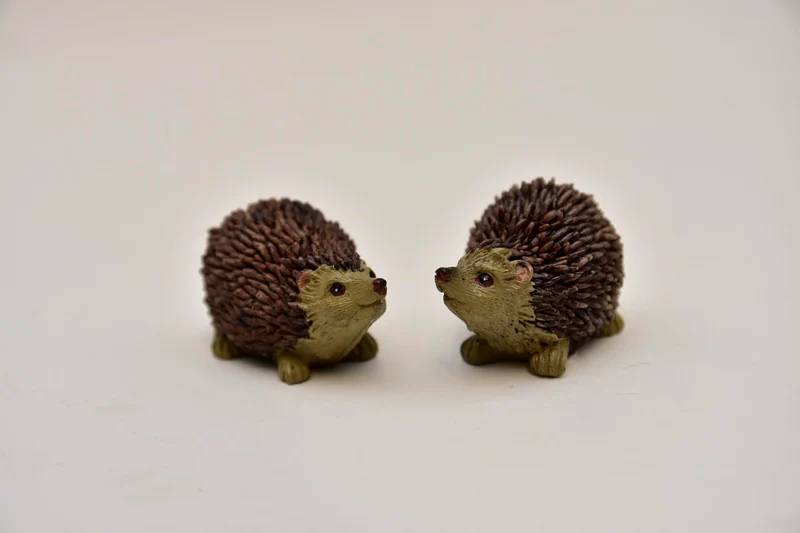 Poly egel klein 6x4x4 cm (2 assorti)