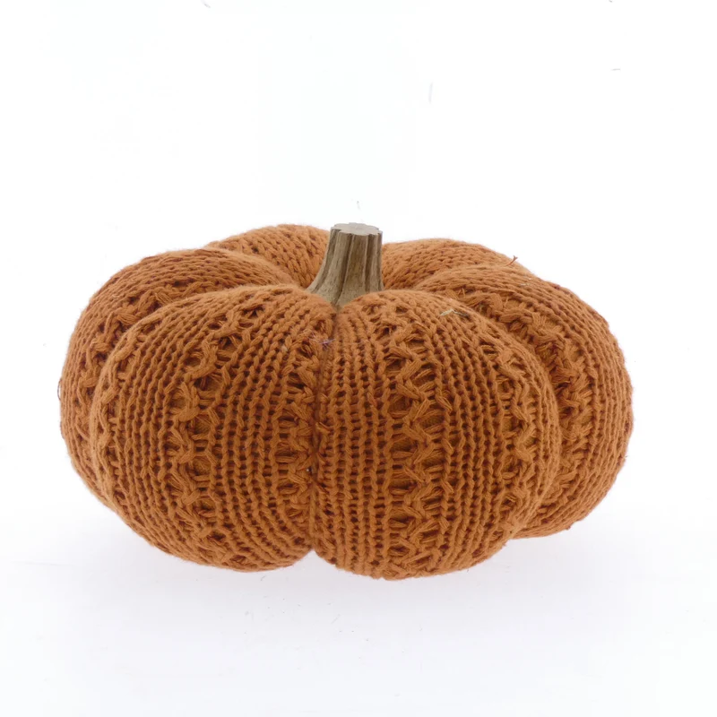 Stoffen pompoen in crewel-stijl met houten steel 20x15cm Orange
