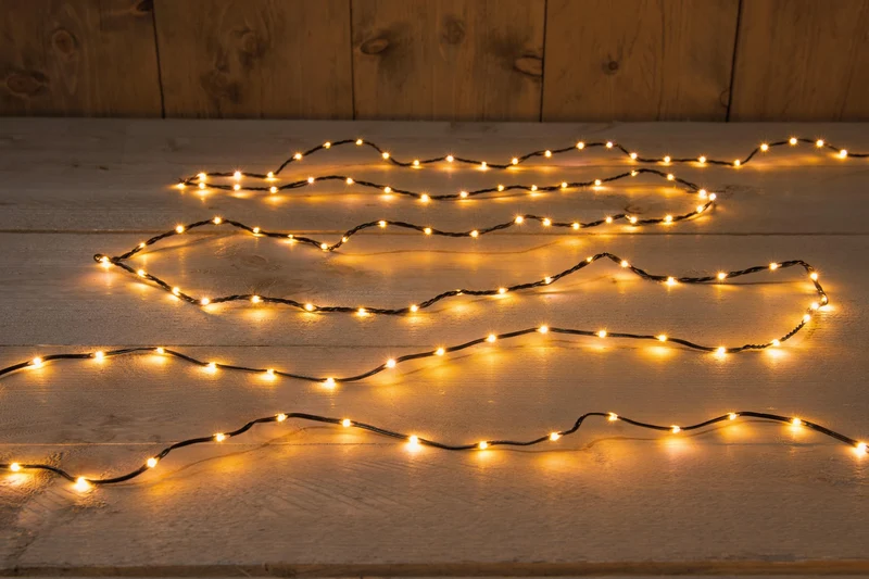 DRAADVERLICHTING ZWART 200L/6M LED CLASSIC- 4M AANLOOPSNOER