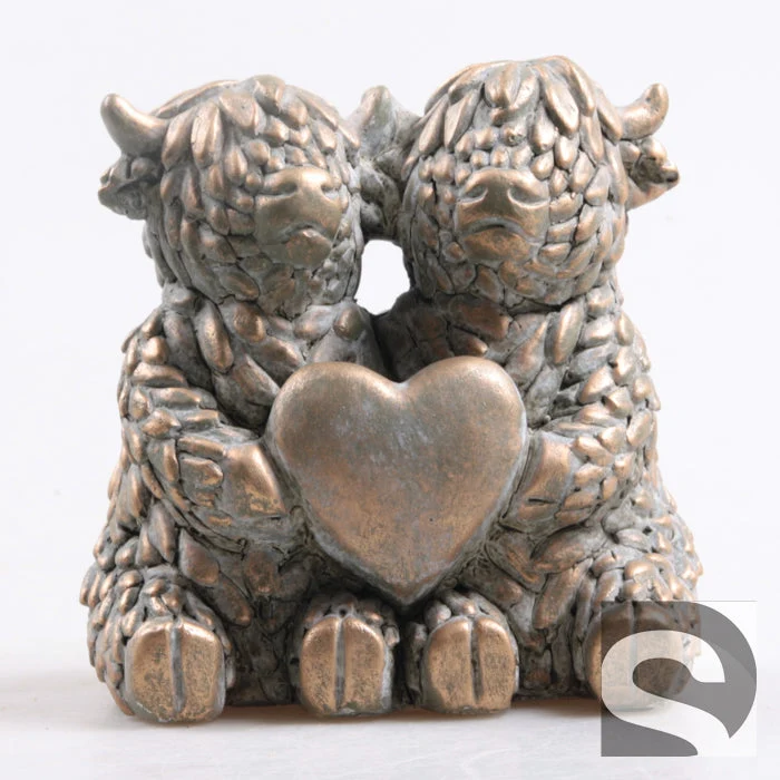 Hooglanders Koe m/Hart Cement Goud 15.5x10.5x15.5 cm