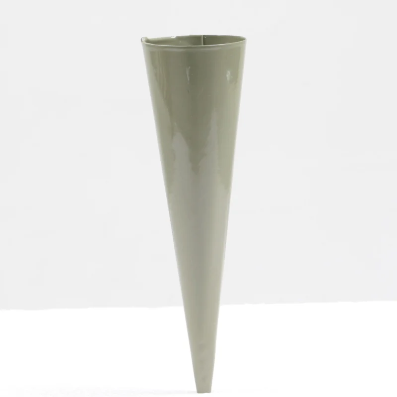 ZINK CONISCHE WAXINEHOUDER PUNT 15X4 CM OLIJF GROEN