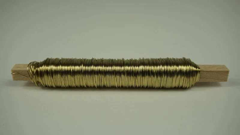 Klosje draad d en d gekleurd goud
