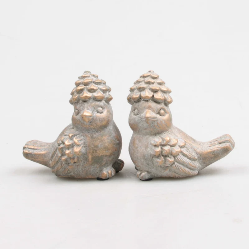 VOGEL MET DENNENAPPEL 10X6.5X10 CM 2 KLEUREN ASSORTIE METAL