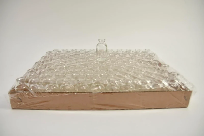 Mini Glass Bottle tray á 110 stuks (6x3cm)