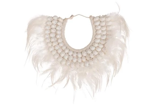 Deco necklace feathers / shells 25x20x2.5cm Natural