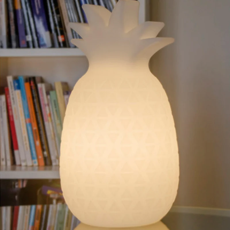 SAMBA ANANASVORMIGE LAMP, DOORSCHIJNEND WIT