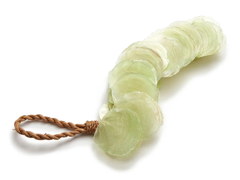 Hanger Capiz 'Conga' matcha groen 45cm