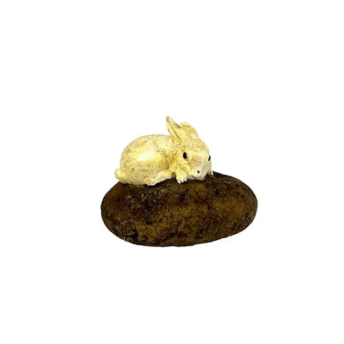 Konijn op steen Liggend 6x4,5cm polyester