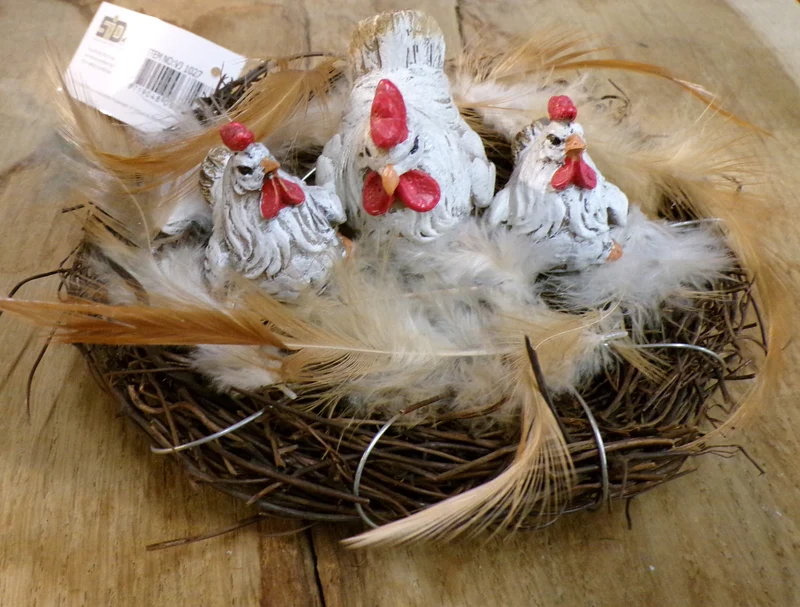 KIPJES POLY OP NEST 13X12X6,5 CM