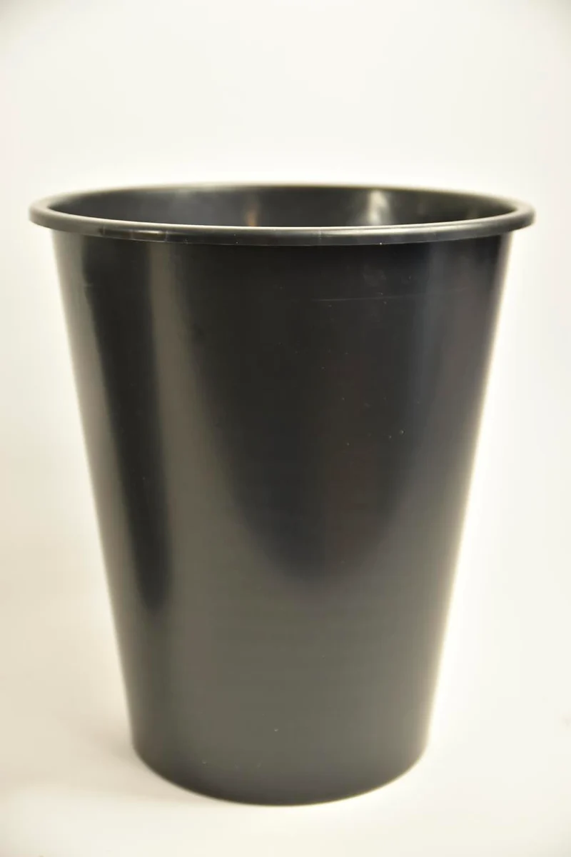 Bloemenemmer zwart Konika 13 liter