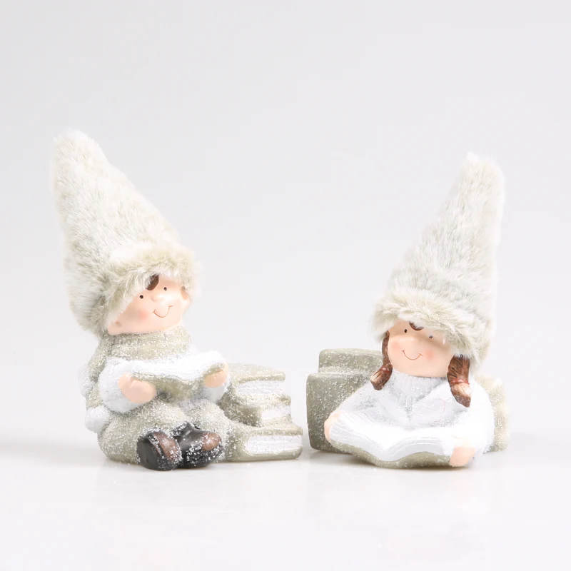 JONGEN EN MEISJE LEZEND GROEN 13.5X13X13 CM AARDEWERK ASSORTIE - PER STUK