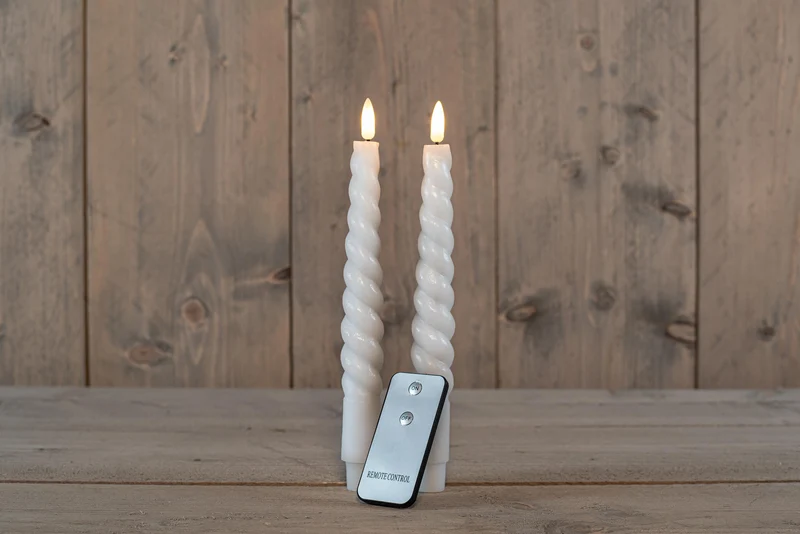 DINERKAARS B.O. 2ST WIT SWIRL WAX 23CM 3D LONT MET AFSTANDSBEDIENING 2X2AAA
