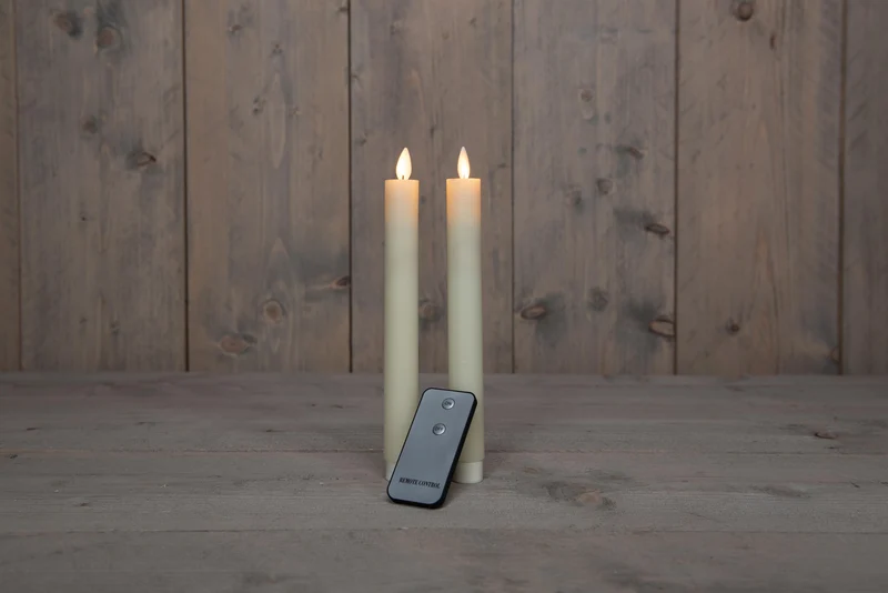 DINERKAARS B.O. 2ST IVOOR RUSTIEK WAX 23CM BEWEGENDE VLAM MET AFSTANDSBEDIENING 2X2AAA
