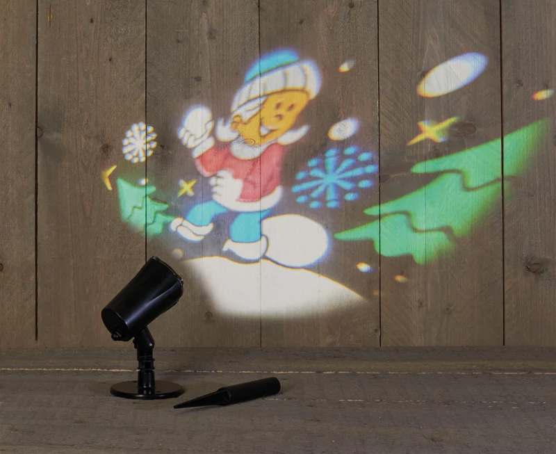 LED OUTDOOR PROJECTOR KLEUR KERSTDORP VOETJE EN STEKER / 8/16H TIMER IP44 / 5M AANLOOPSNOER