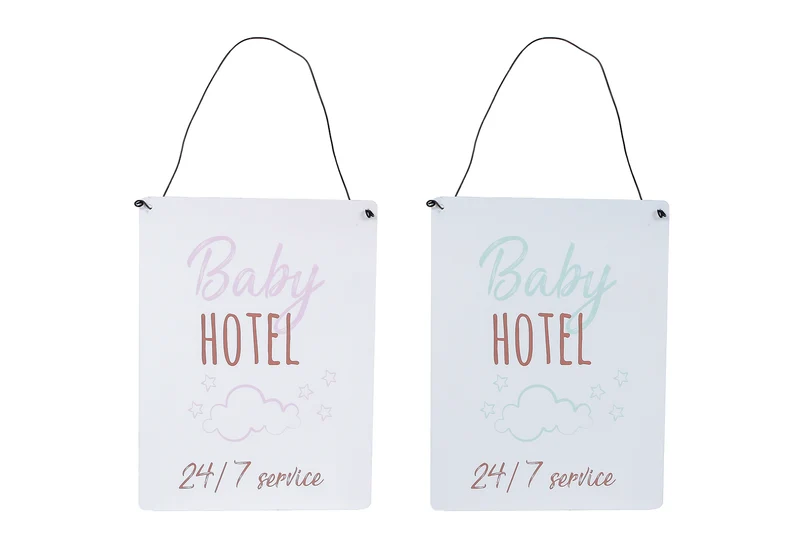Wandversiering "Baby Hotel" wit 2 assortie metaal 15x20cm