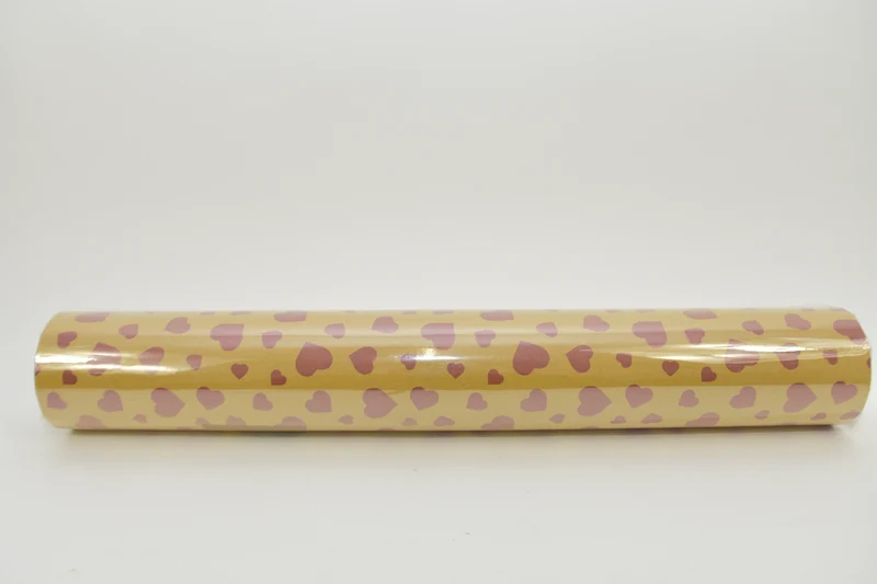 Rol papier ''stro-eco'' met hartjes 60cm x 50mtr 65gr.