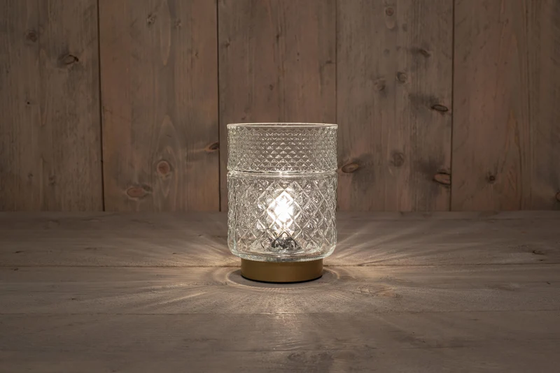 B.O. GLAZEN LAMP HELDER MET GOUDEN VOET 12X17,5CM - 2XAAA
