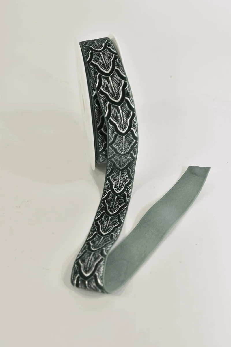 Fluwelen lint "Ornament" 25mm 6mtr donkergroen/zilver