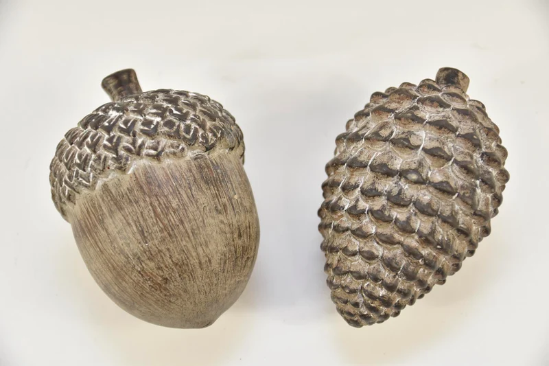 EIKEL/DENNENAPPEL L AARDEWERK 18X12X12 CM ASSORTIE
