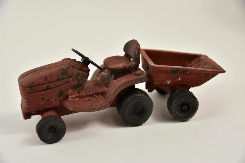 TRACTOR MET AANHANGER 20X7,5X7 CM