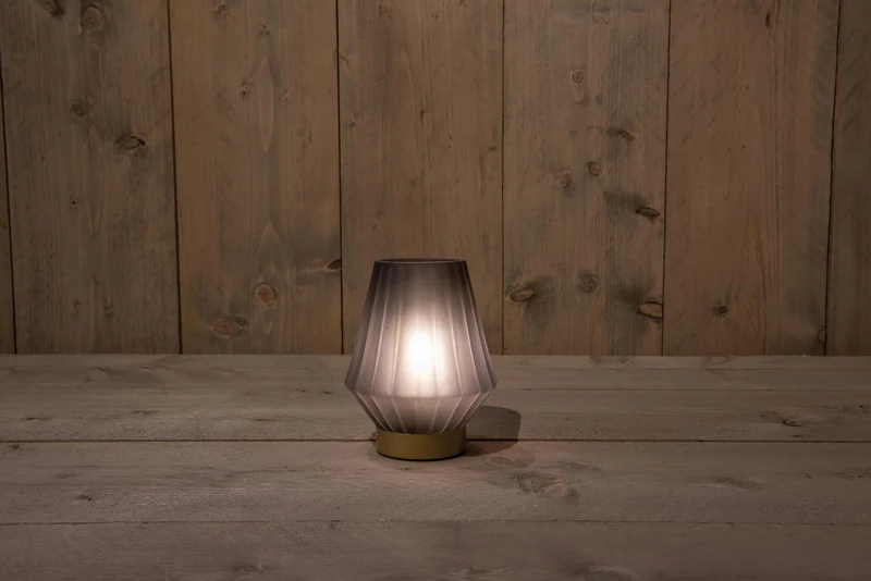 B.O. GLAZEN LAMP MAT GRIJS MET GOUDEN VOET 12X17CM 2XAAA