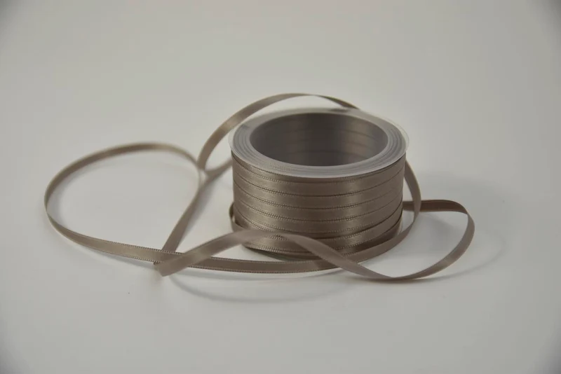 Satijnlint 6 mm x 50 mtr taupe