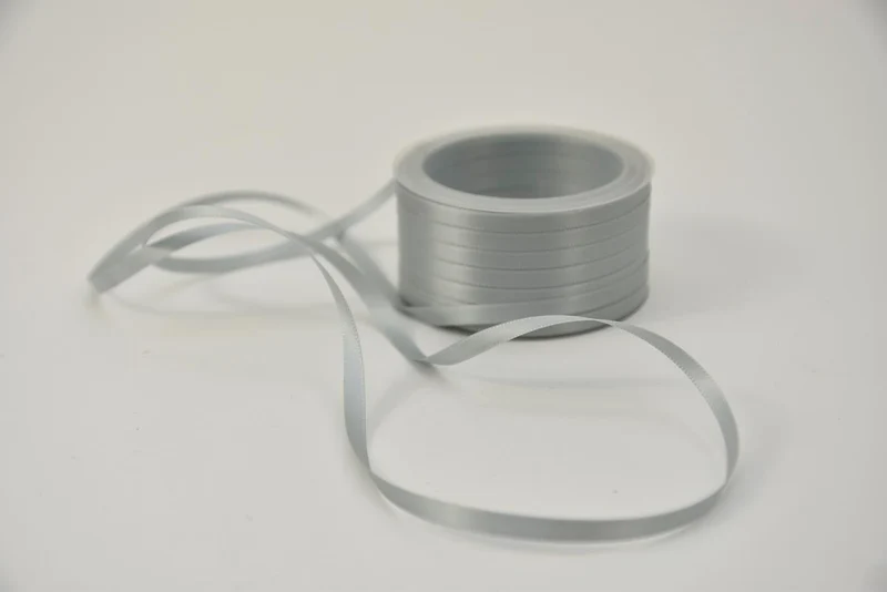 Satijnlint 6 mm x 50 mtr lichtgrijs