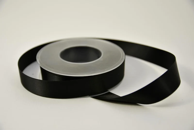 Satijnlint 25 mm x 25 mtr zwart