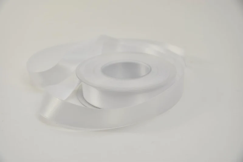 Satijnlint 25 mm x 25 mtr wit