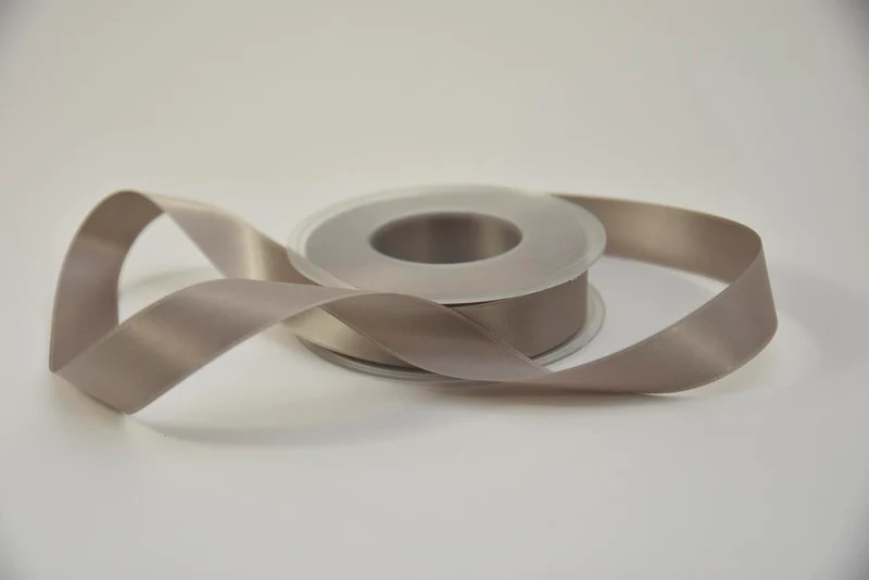Satijnlint 25 mm x 25 mtr taupe