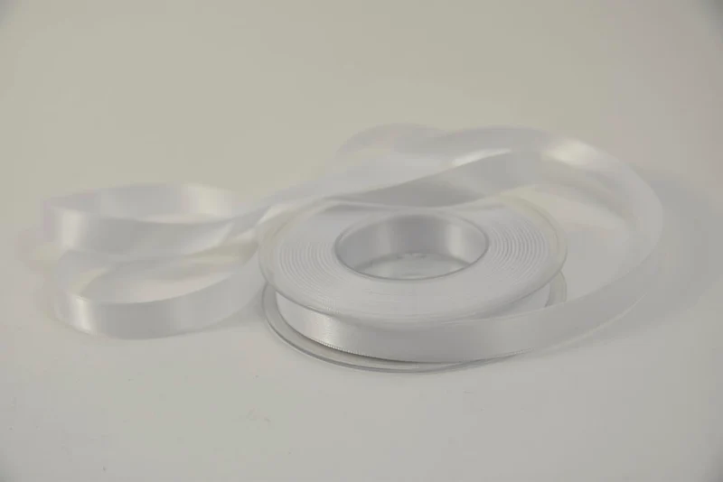 Satijnlint 15 mm x 25 mtr wit