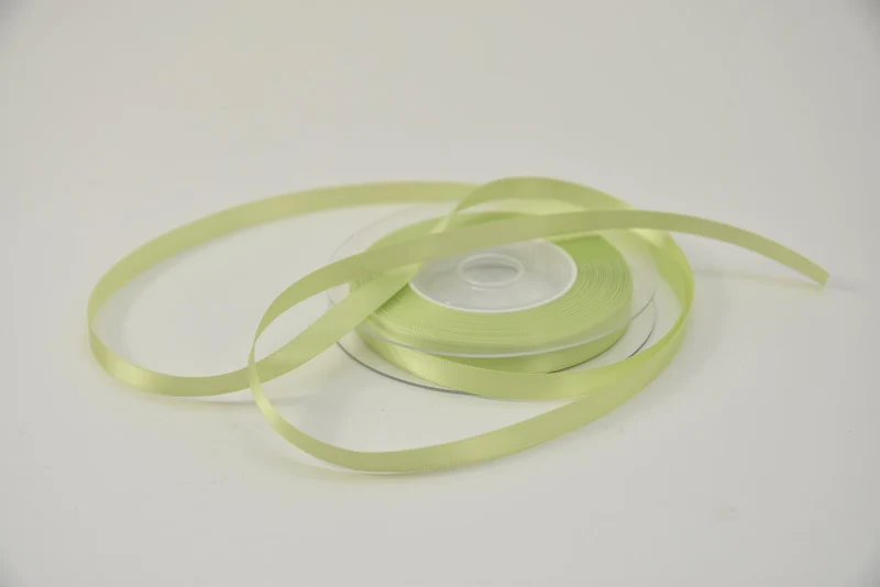 Satijnlint 10 mm x 25 mtr lichtgroen