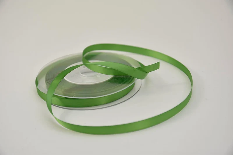 Satijnlint 10 mm x 25 mtr appelgroen