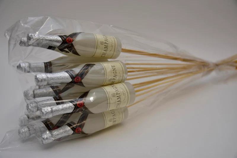 Pak á 12 Champagneflesje 11,5cm wit op stok 50cm