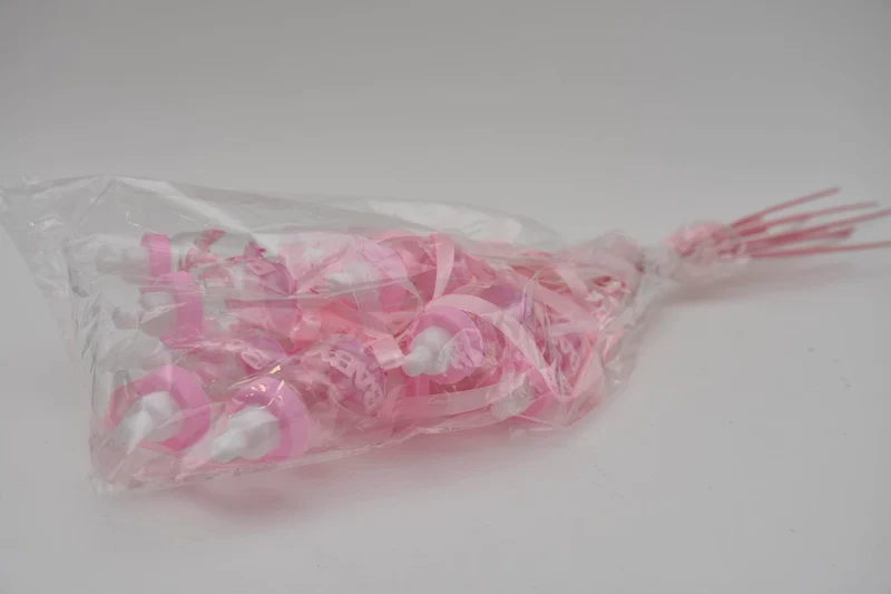 Pak á 12 Baby flesje roze met lint op stok 50cm