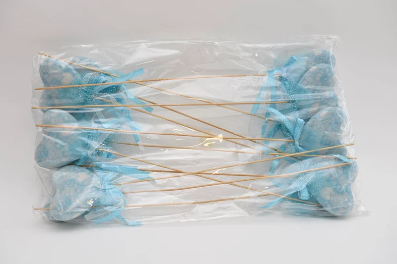 Pak á 12 Hart 12cm blauw op 50cm stok met lint