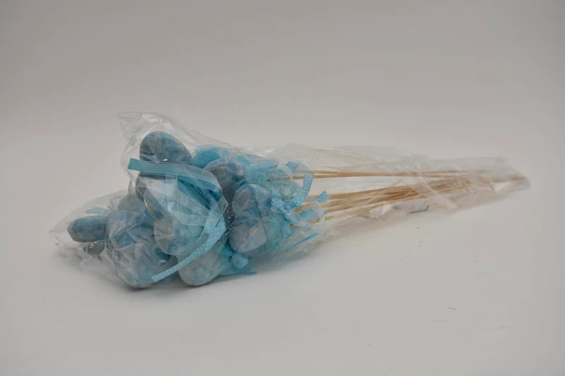 Pak á 12 Hart 6,5cm blauw op 50cm stok met lint