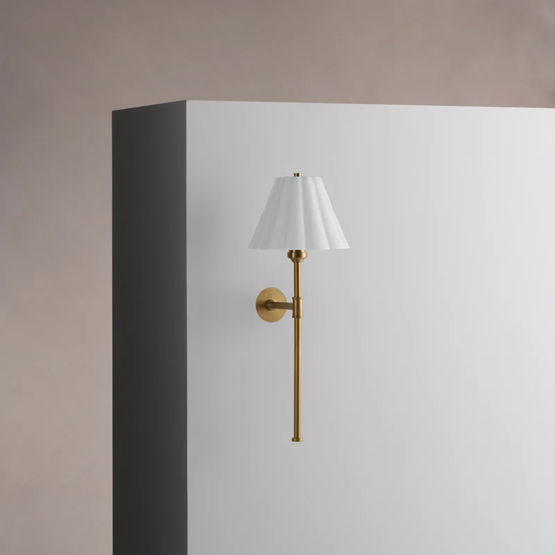 Cotswold Small Wall Light Fine Porcelain – Antique Brass