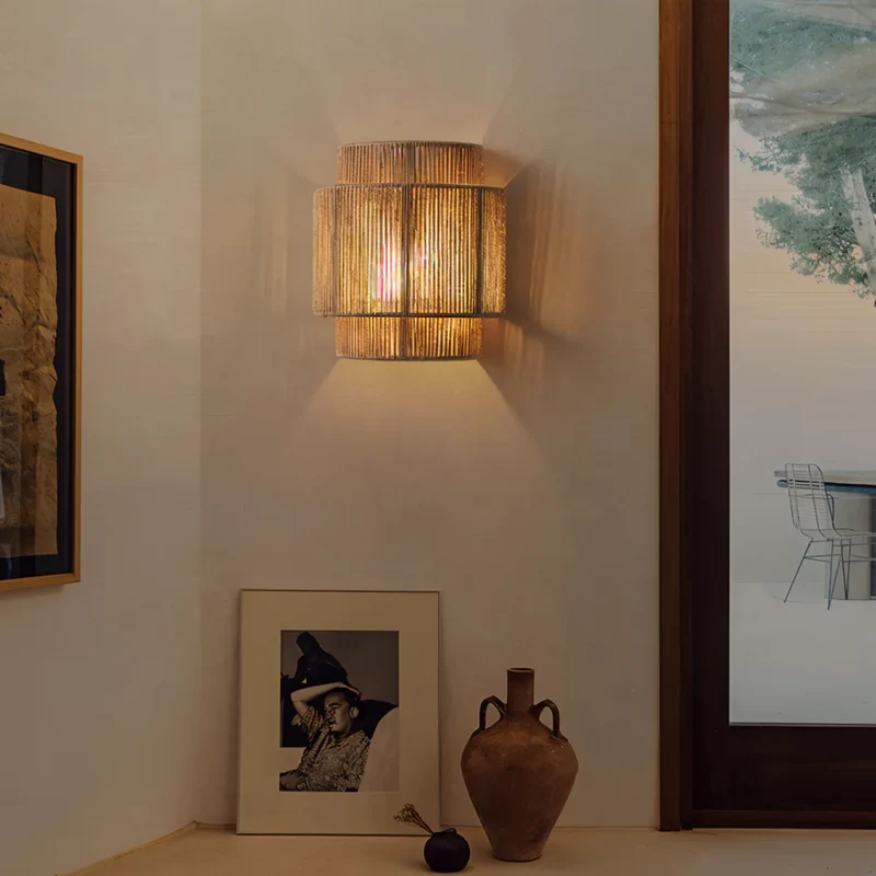 Japandi Wandlamp met Henneptouw en Rattan Lampenkap