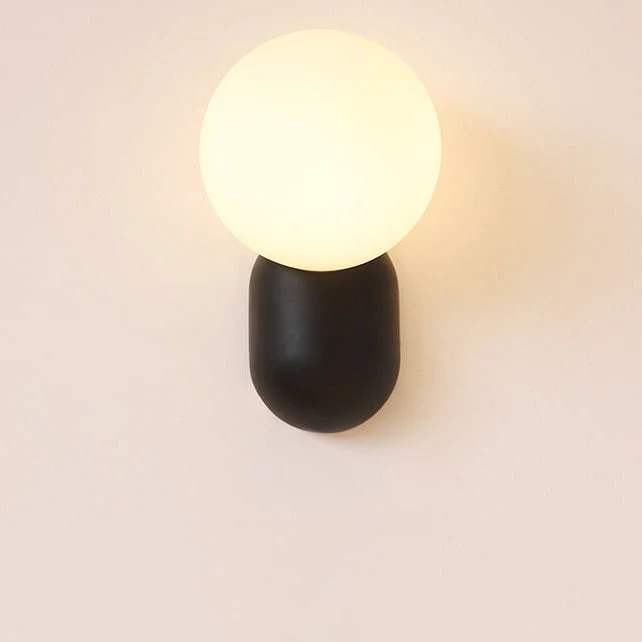 Moderne Wandlamp van Hars en Glas in Scandinavisch Design