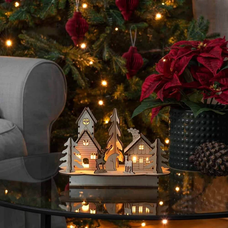 Weihnachtliche Dekoleuchte mit Haus und Tieren aus Holz Braun