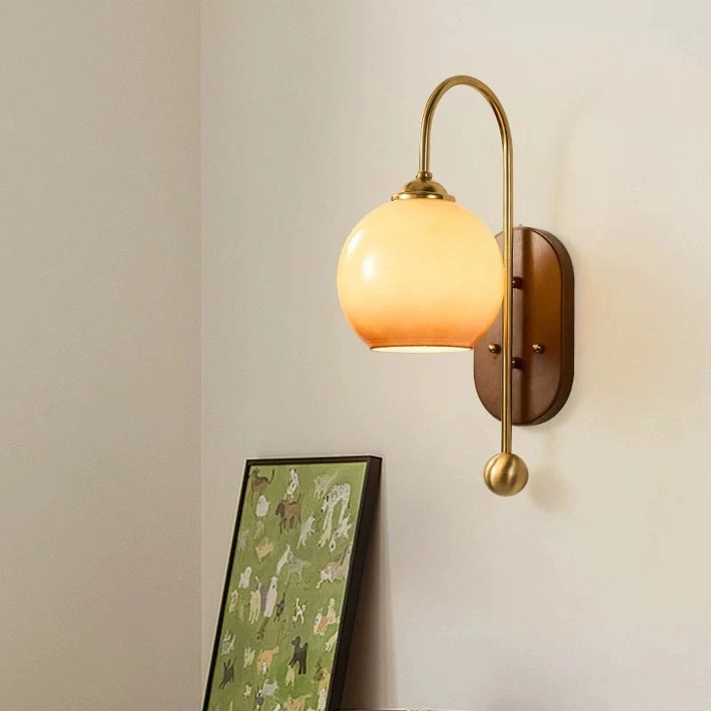 Scandinavische Wandlamp met Glazen Kap – Melkwit/Bruin – (1 Lichtbron)