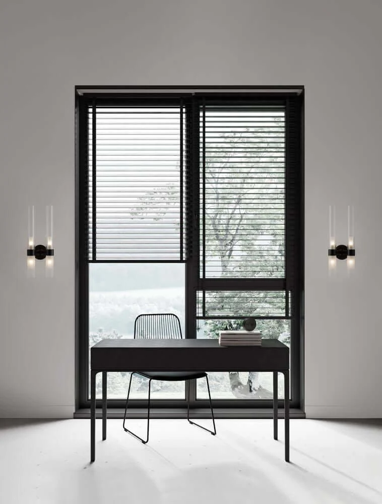 Century Wandleuchte 4-flammig Schwarz, Transparent