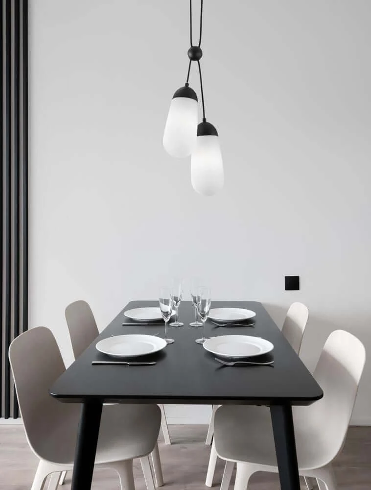 Blaky Pendelleuchte 2-flammig Ø 25,2cm Schwarz, Weiß