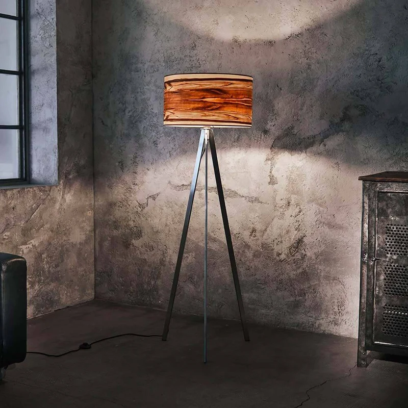 Dreibeinstehleuchte Atticus 150cm Satin Nussbaum