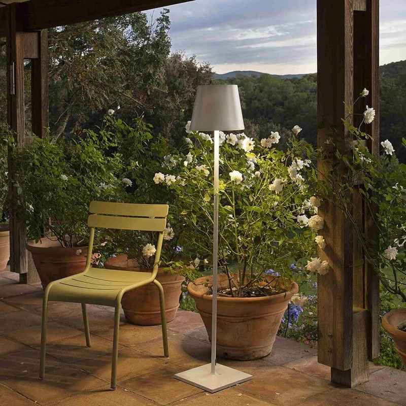 Toc Outdoor Stehlampe 150cm mit USB IP54 Weiß