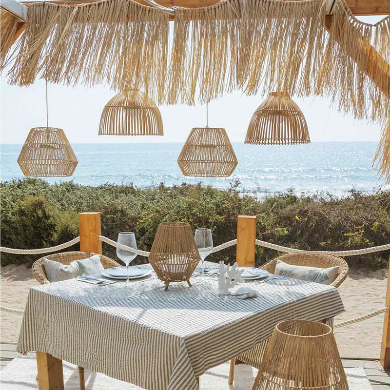 Decoratieve slinger van natuurlijke raffia franjes