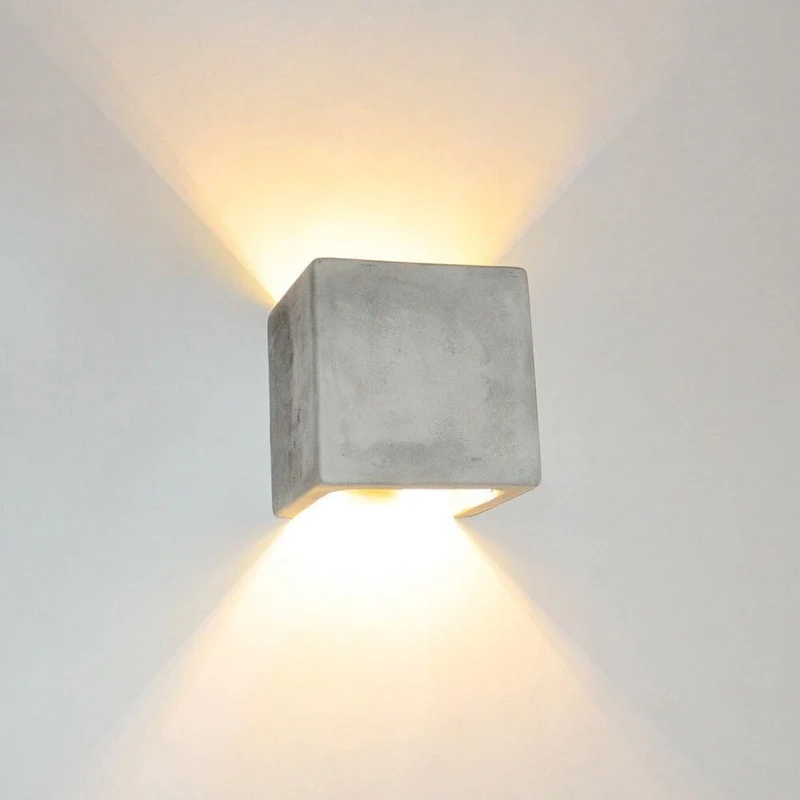 s.luce Plinth Wandleuchte aus Beton Grau